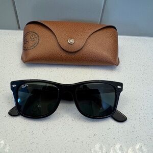 Women’s Ray-Ban Wayfarer sunglasses